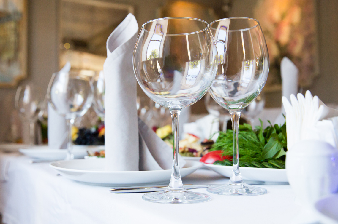DinnerDanceiStock-611091408